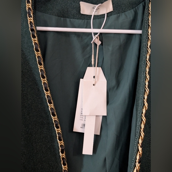 Elegant Green Jacket and Pants Combo with Gold Trim - Picture 12 of 16